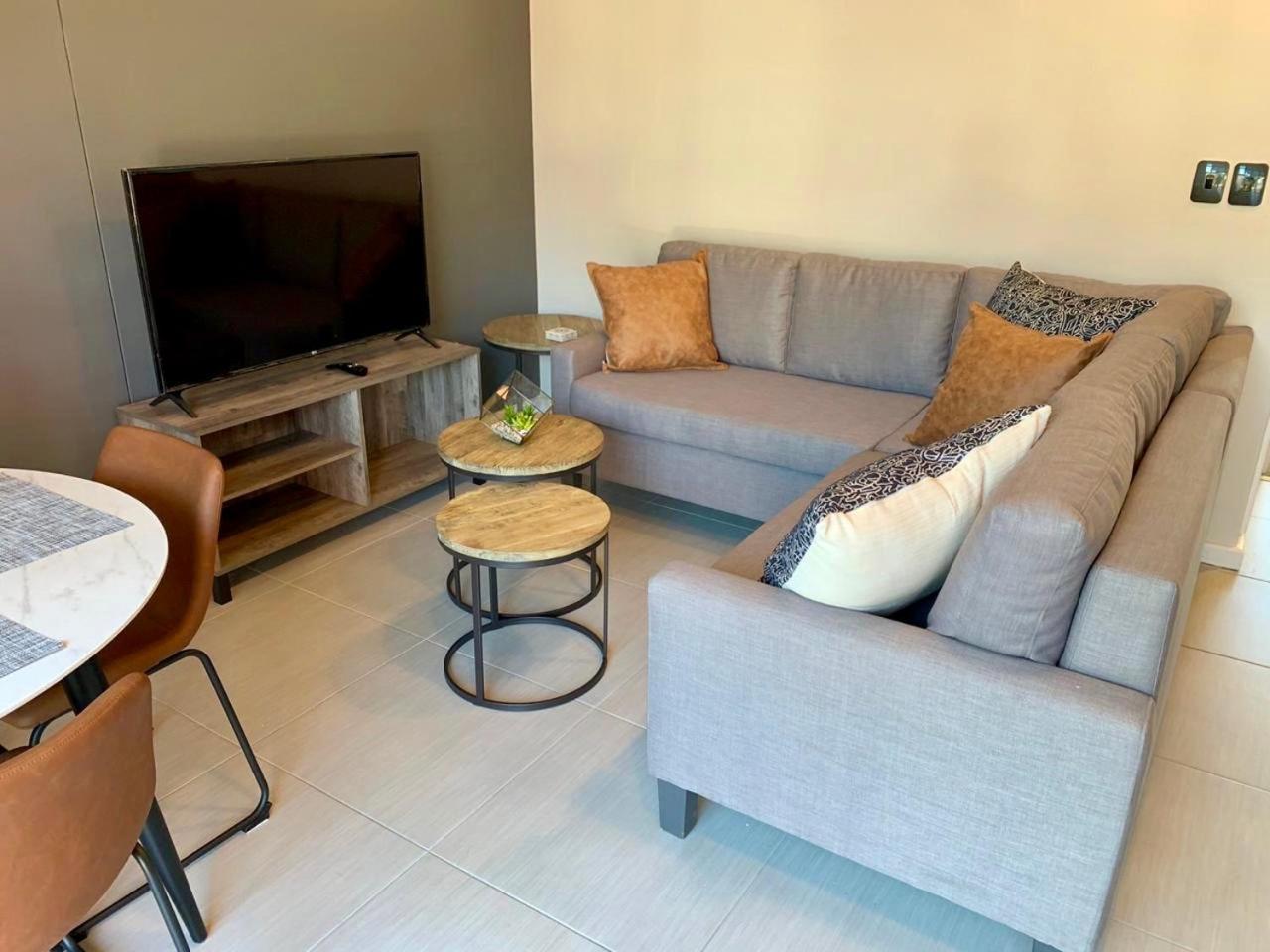 Oyster Lagoon Villa - Luxurious 2 Bed Apartment In Книсна Екстериор снимка