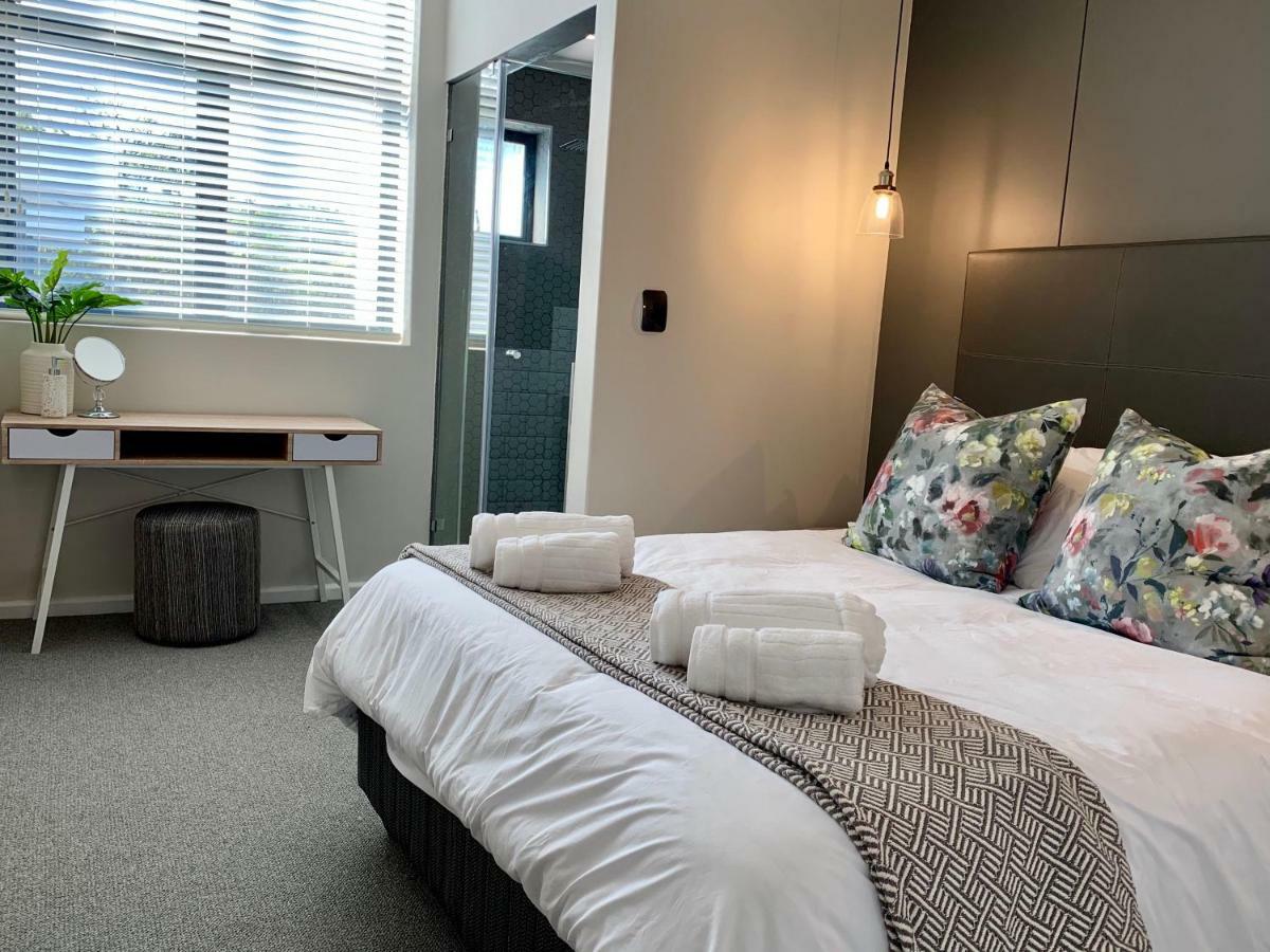 Oyster Lagoon Villa - Luxurious 2 Bed Apartment In Книсна Екстериор снимка