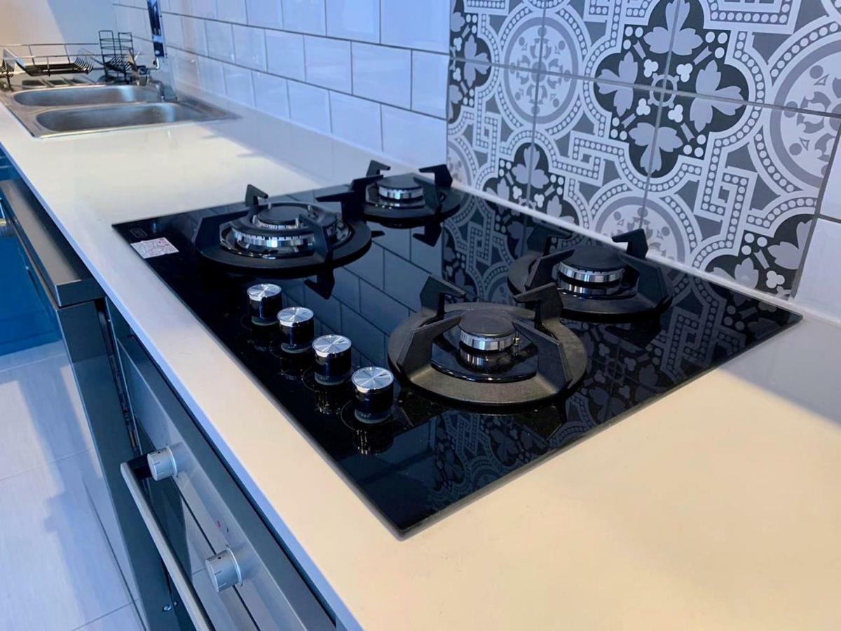 Oyster Lagoon Villa - Luxurious 2 Bed Apartment In Книсна Екстериор снимка