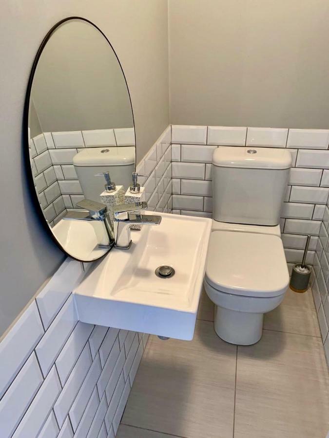 Oyster Lagoon Villa - Luxurious 2 Bed Apartment In Книсна Екстериор снимка