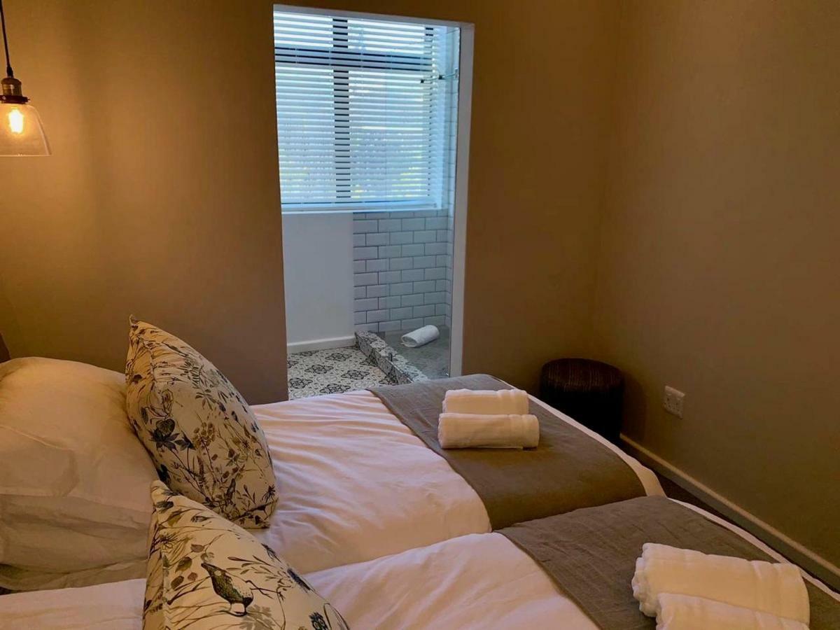 Oyster Lagoon Villa - Luxurious 2 Bed Apartment In Книсна Екстериор снимка