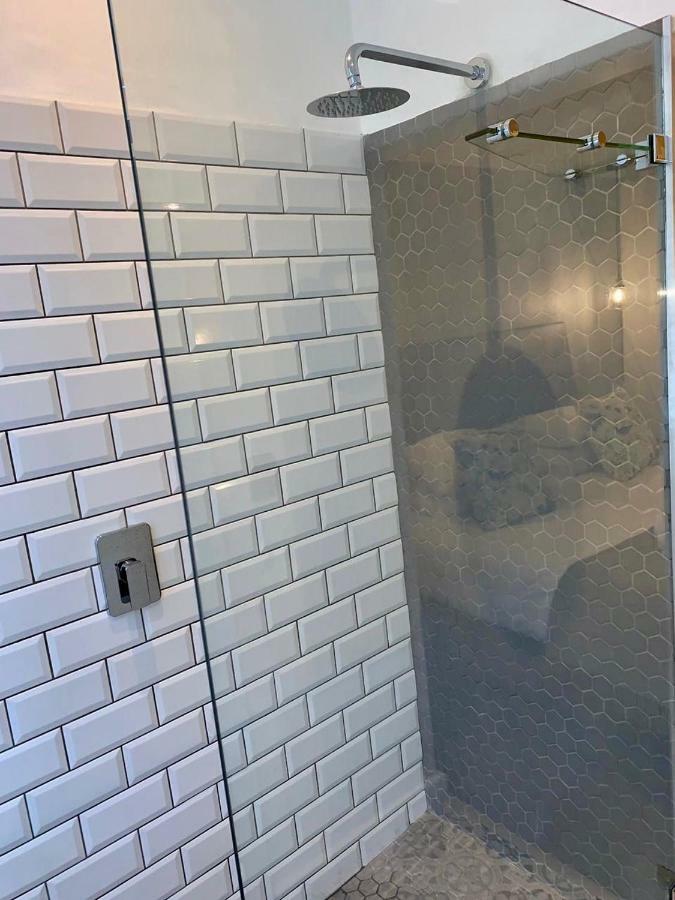 Oyster Lagoon Villa - Luxurious 2 Bed Apartment In Книсна Екстериор снимка