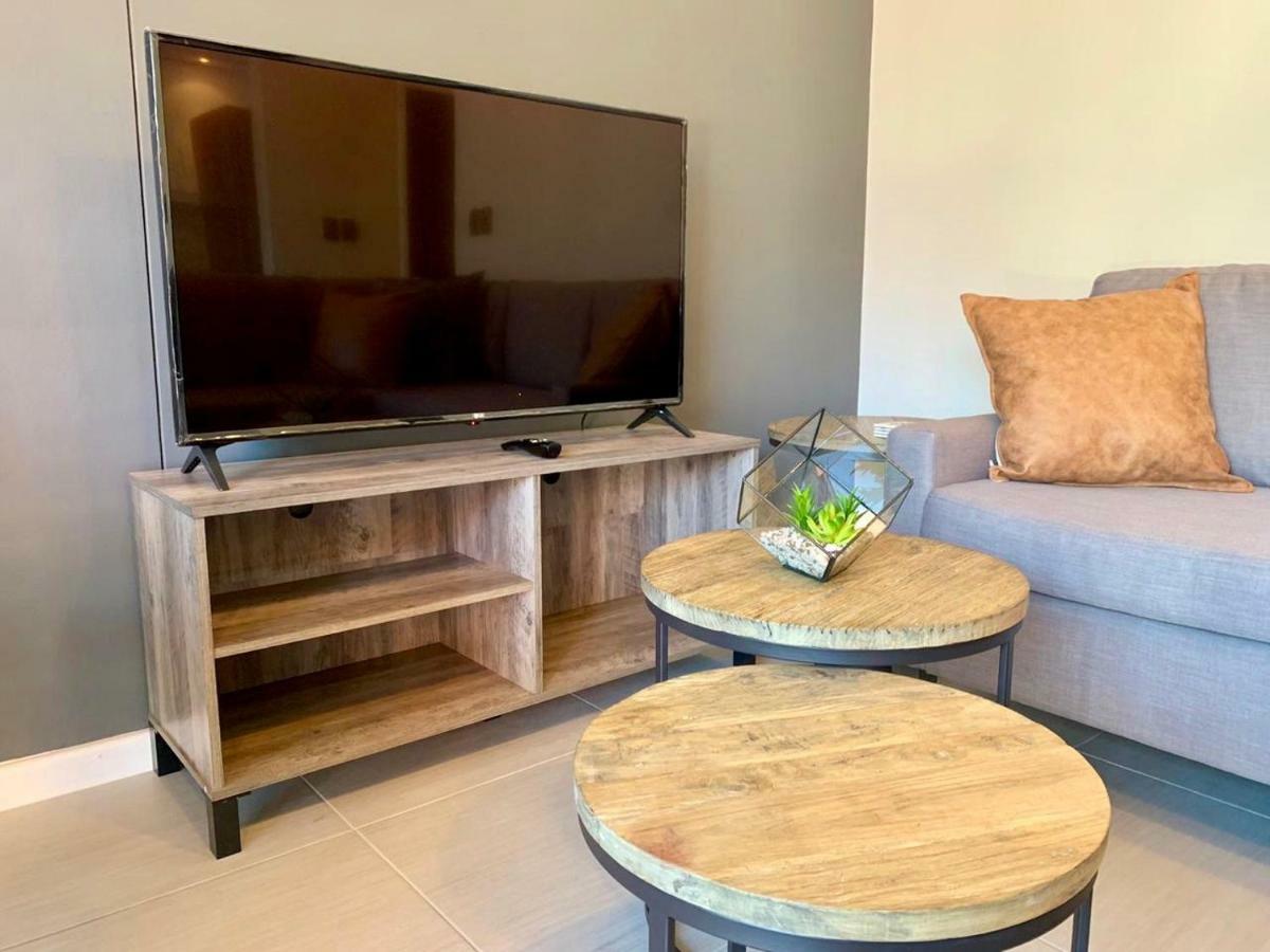 Oyster Lagoon Villa - Luxurious 2 Bed Apartment In Книсна Екстериор снимка